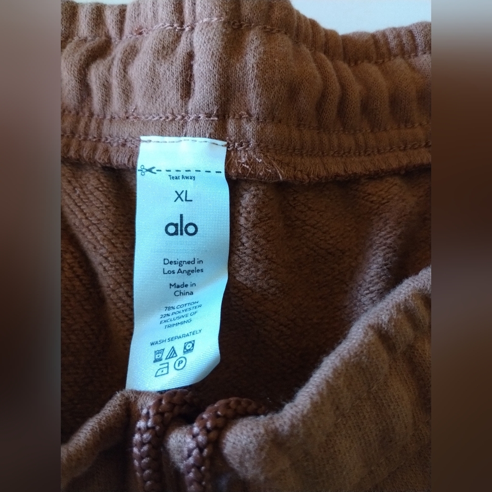 ALO YOGA RENOWN HEAVYWEIGHT SWEATPANTS RUST NEW SIZE XL NWT. - Picture 4 of 6